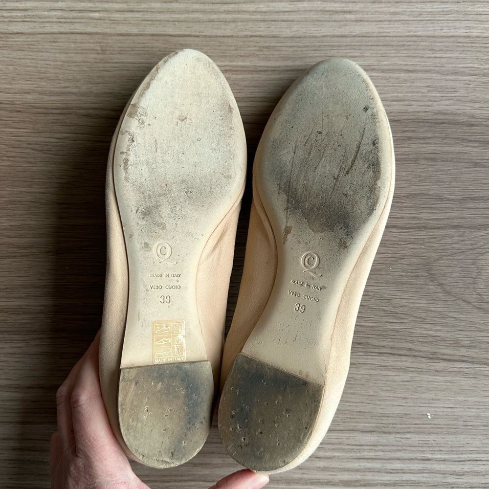 Alexander McQueen Cream Skull Flats - Picture 6 of 6